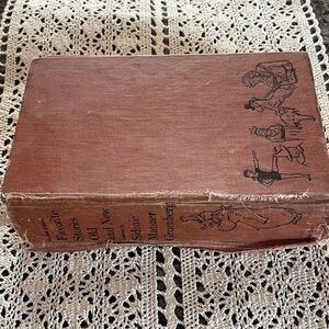 Vintage Hardcover Children’s Storybook 🌺